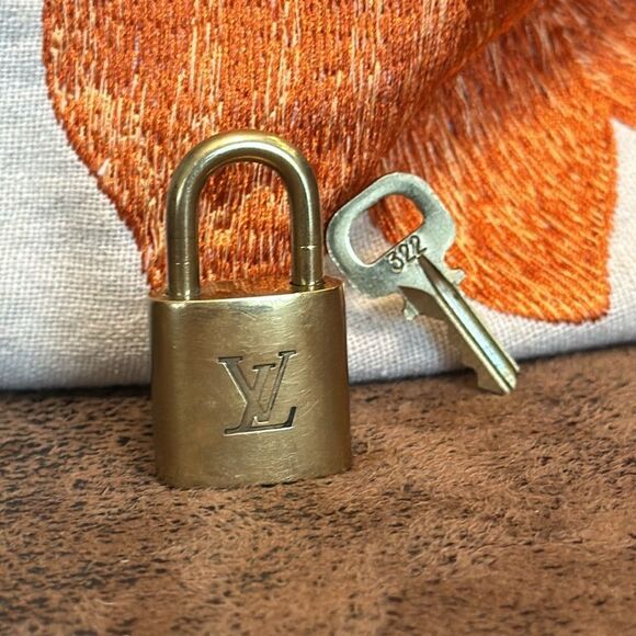 LOUIS VUITTON LOCK & KEY BRASS FULL FUNCTION LV PARIS MADE IN FRANCE EUC 322 - Picture 1 of 13